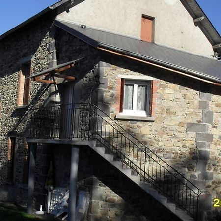 Gite A La Ferme Pres Vulcania-Gr89 La Goutelle エクステリア 写真