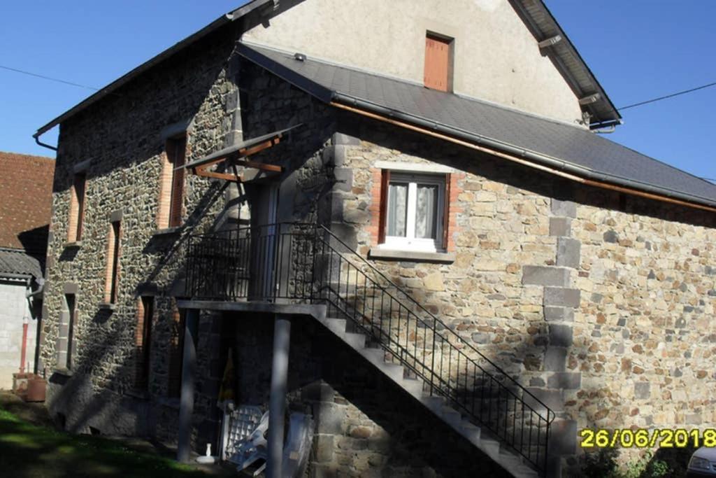Gite A La Ferme Pres Vulcania-Gr89 La Goutelle エクステリア 写真